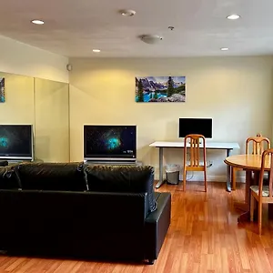 Sixpine - 2 Bedroom Vancouver